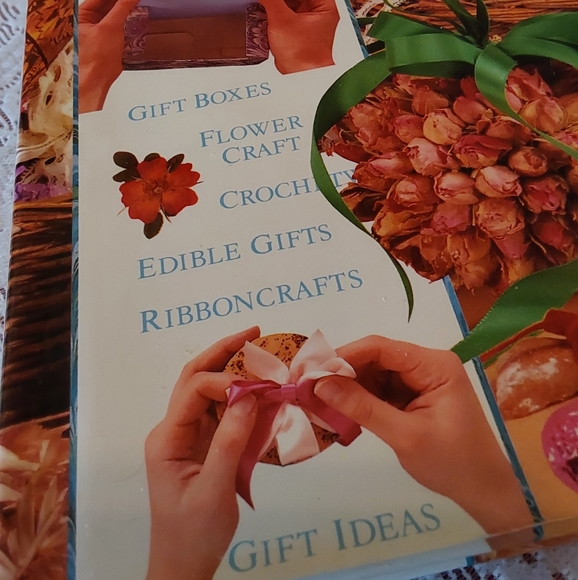 🌺 Near New Huge Creative Crafts Book - Picture 4 of 14